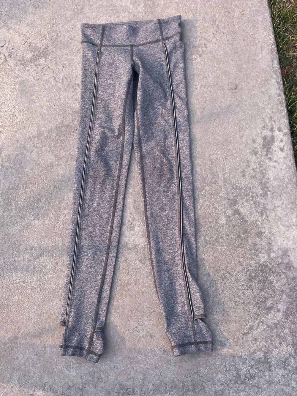 Kids Ivivva grey leggings with reflective piping  - Size 8